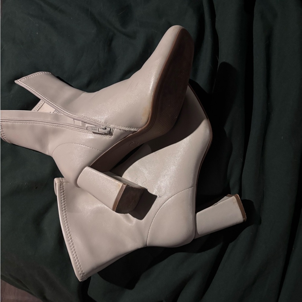Women's Cream Block-Heel Ankle Boots - Picture 2 of 2